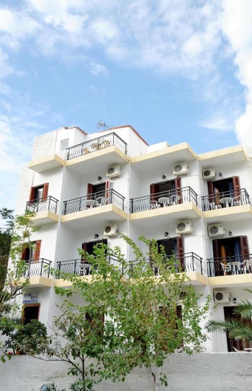 Hotel Rena Ágios Kírykos Екстериор снимка