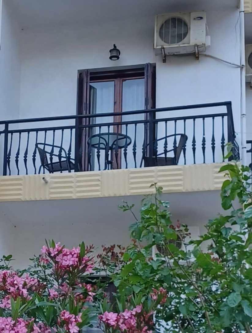 Hotel Rena Ágios Kírykos Екстериор снимка