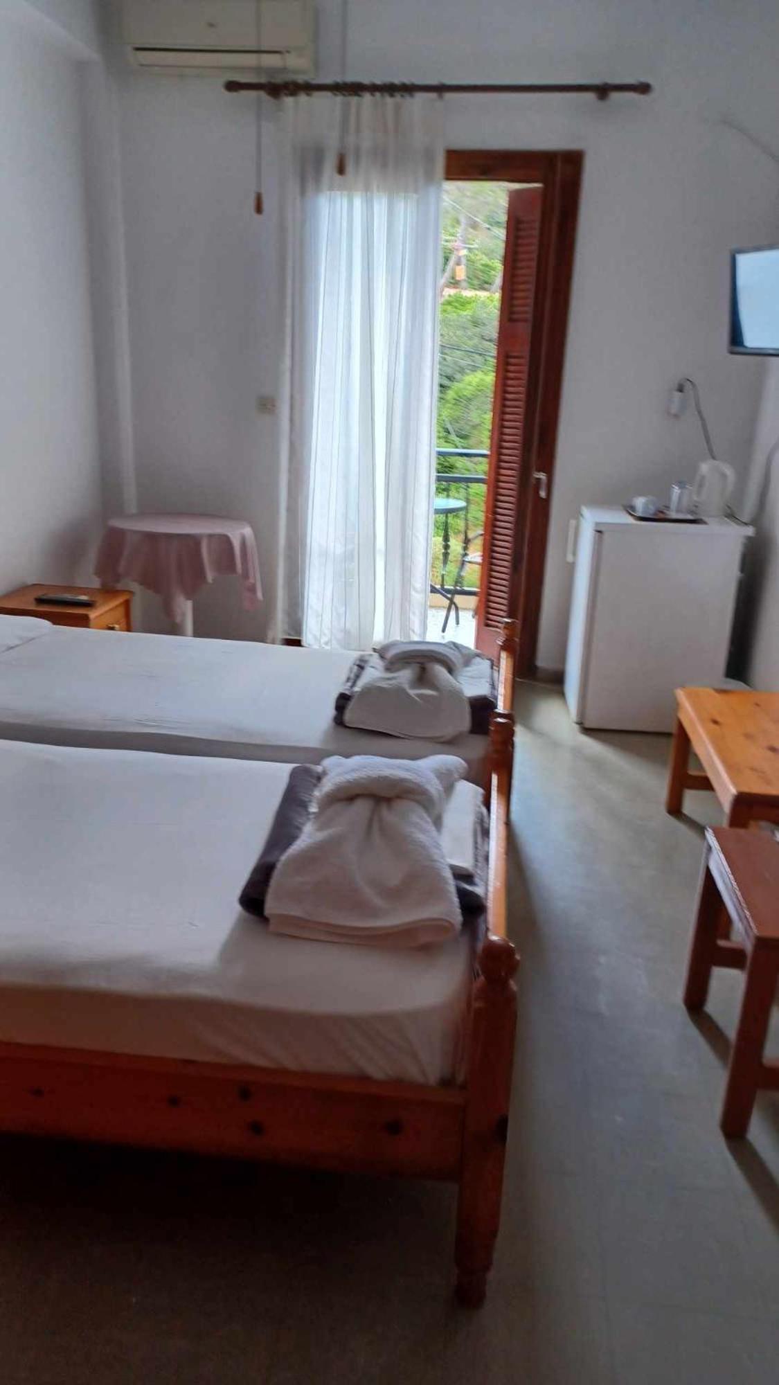 Hotel Rena Ágios Kírykos Екстериор снимка