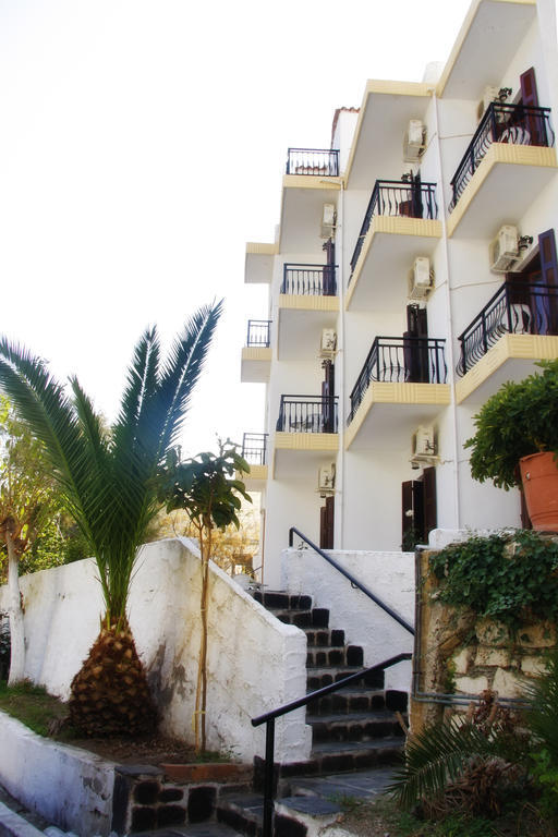 Hotel Rena Ágios Kírykos Екстериор снимка